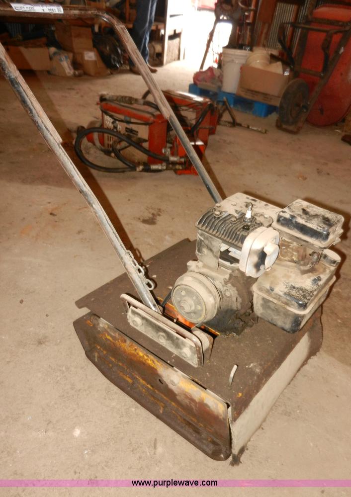 image for item X9662 Vibratory plate compactor