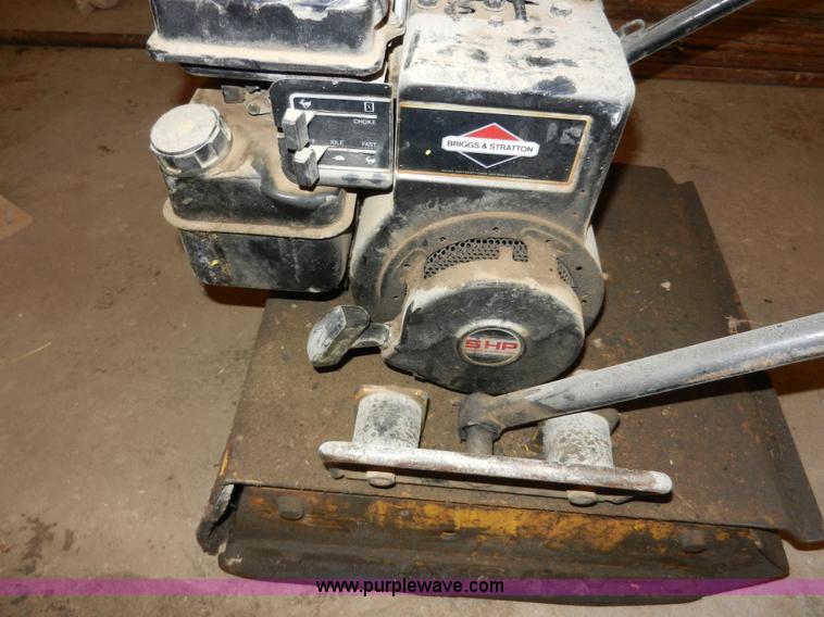 image for item X9662 Vibratory plate compactor