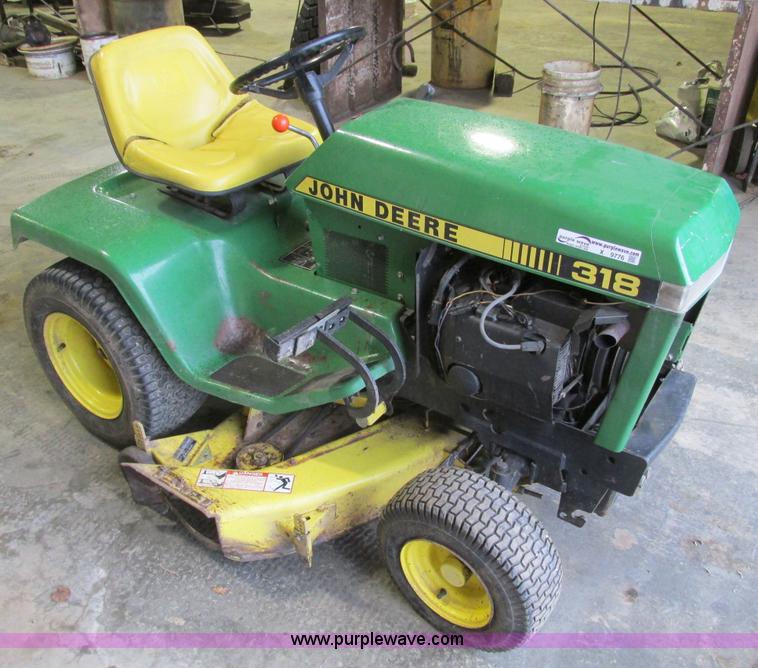 image for item X9776 John Deere 318 lawn mower