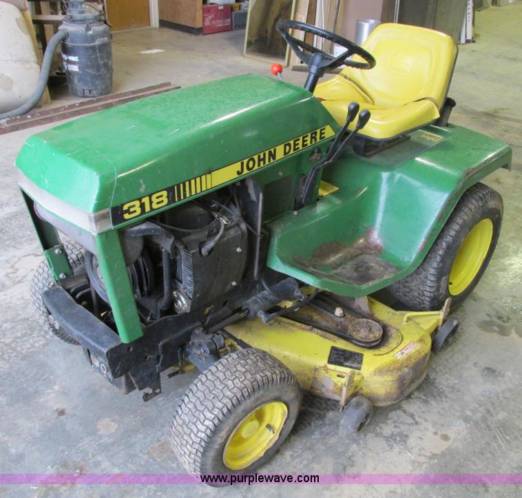 image for item X9776 John Deere 318 lawn mower
