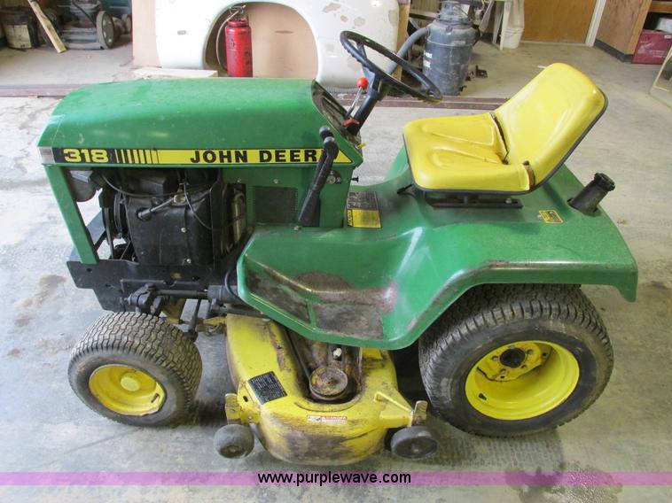 image for item X9776 John Deere 318 lawn mower