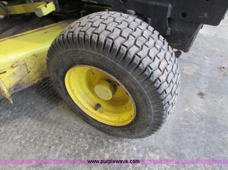 image for item X9776 John Deere 318 lawn mower
