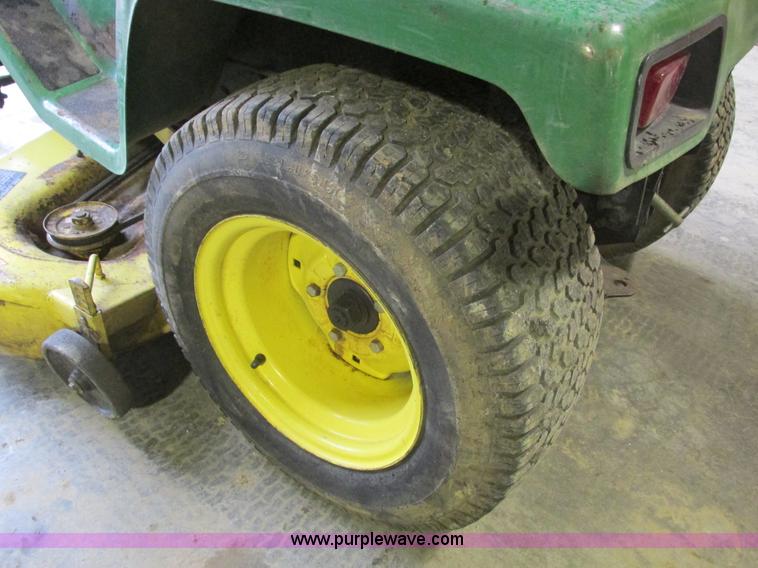 image for item X9776 John Deere 318 lawn mower