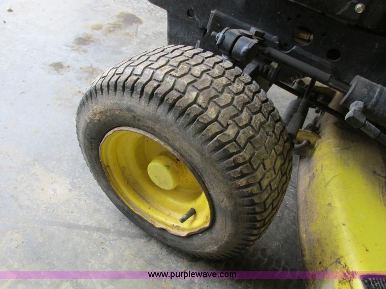 image for item X9776 John Deere 318 lawn mower