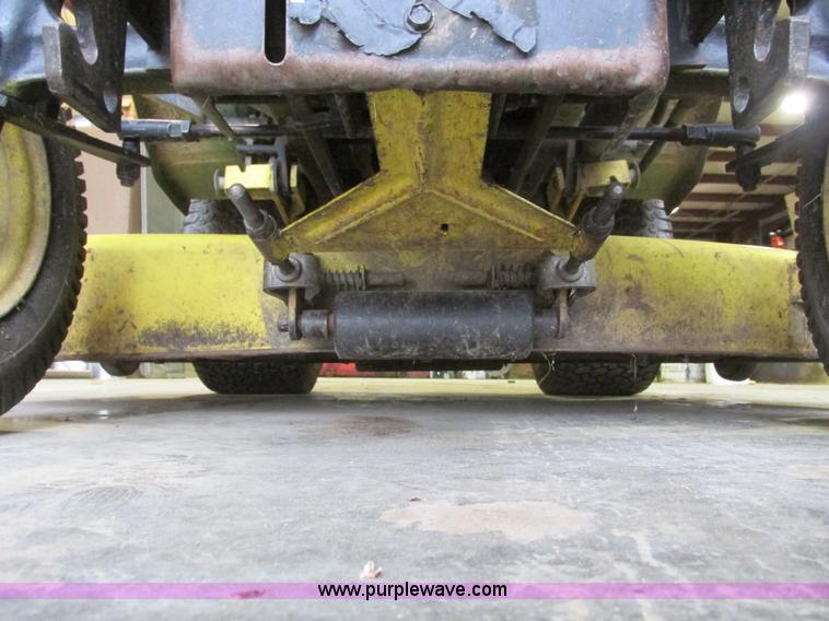 image for item X9776 John Deere 318 lawn mower