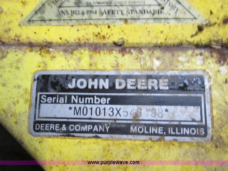 image for item X9776 John Deere 318 lawn mower