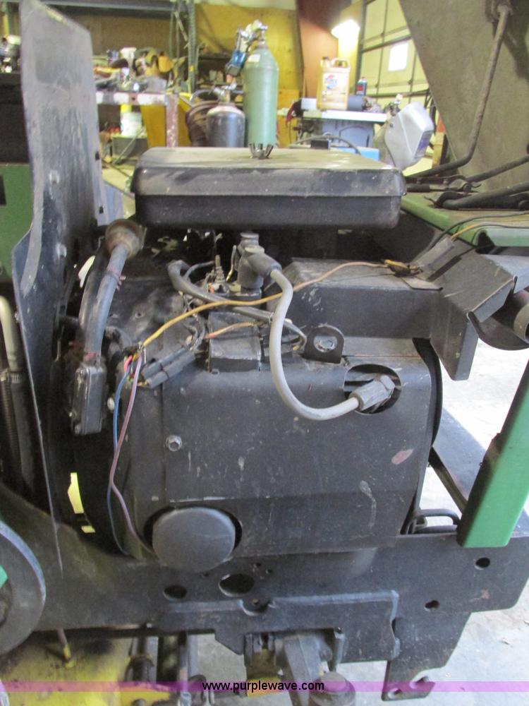 image for item X9776 John Deere 318 lawn mower