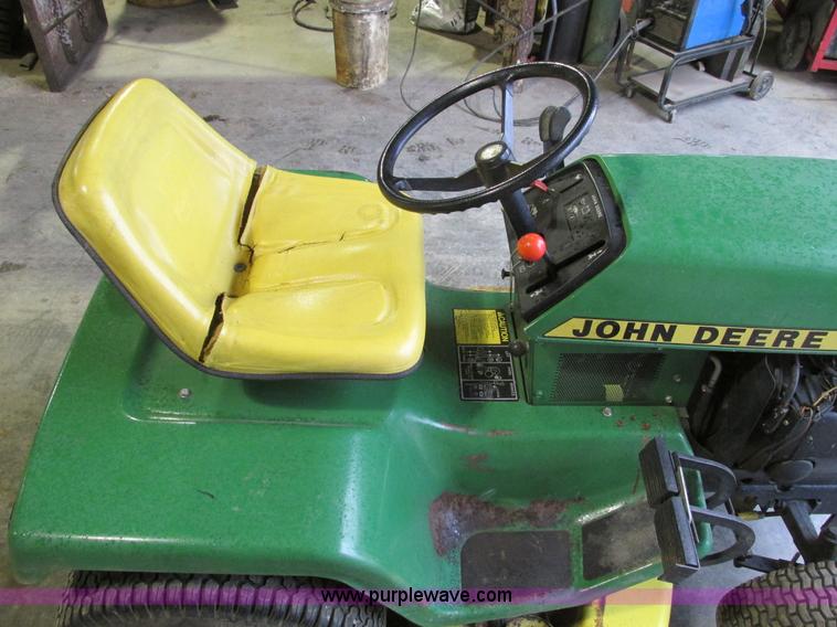 image for item X9776 John Deere 318 lawn mower