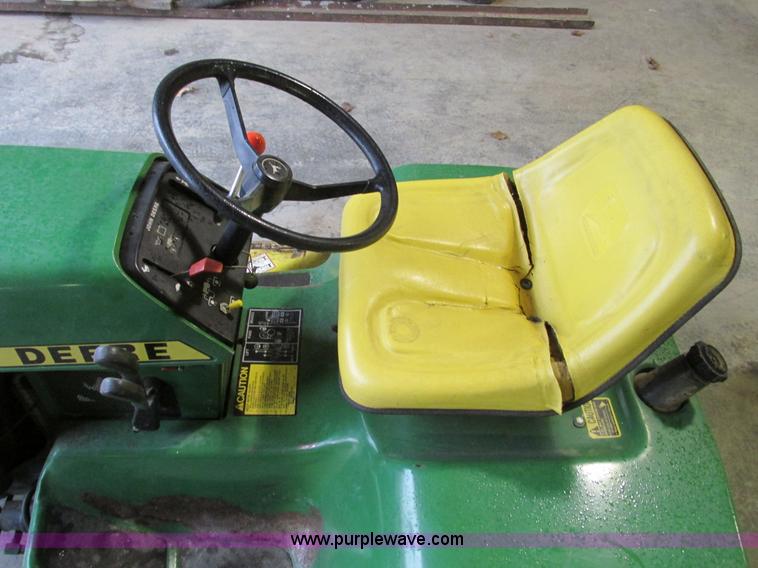 image for item X9776 John Deere 318 lawn mower