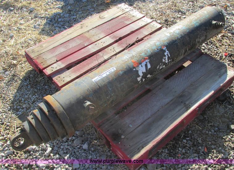 image for item X9834 Four stage hydraulic cylinder