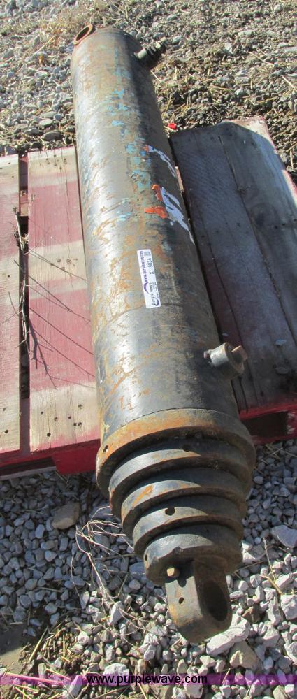 image for item X9834 Four stage hydraulic cylinder
