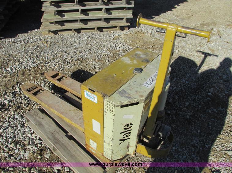 image for item X9839 Yale electric walk-behind pallet jack