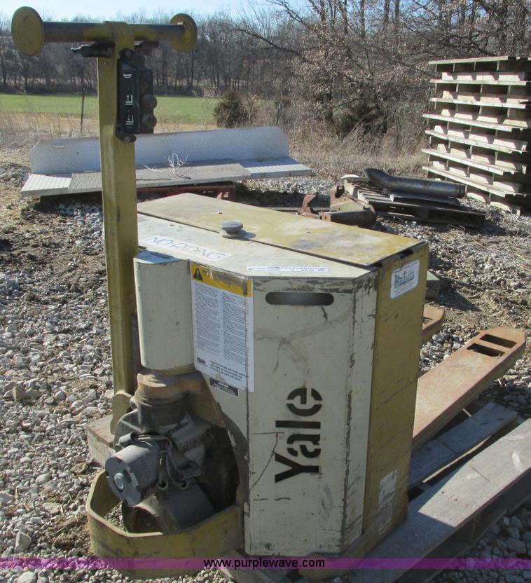 image for item X9839 Yale electric walk-behind pallet jack
