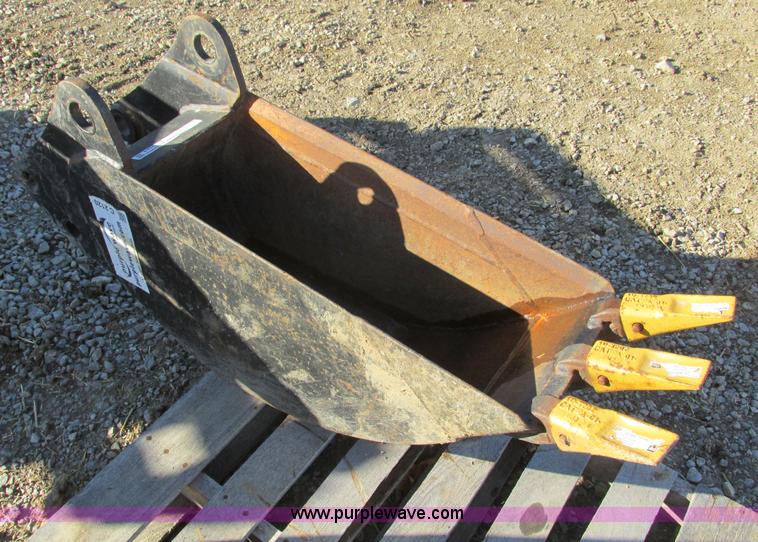 image for item X9849 12"W bucket for Caterpillar 416 excavator