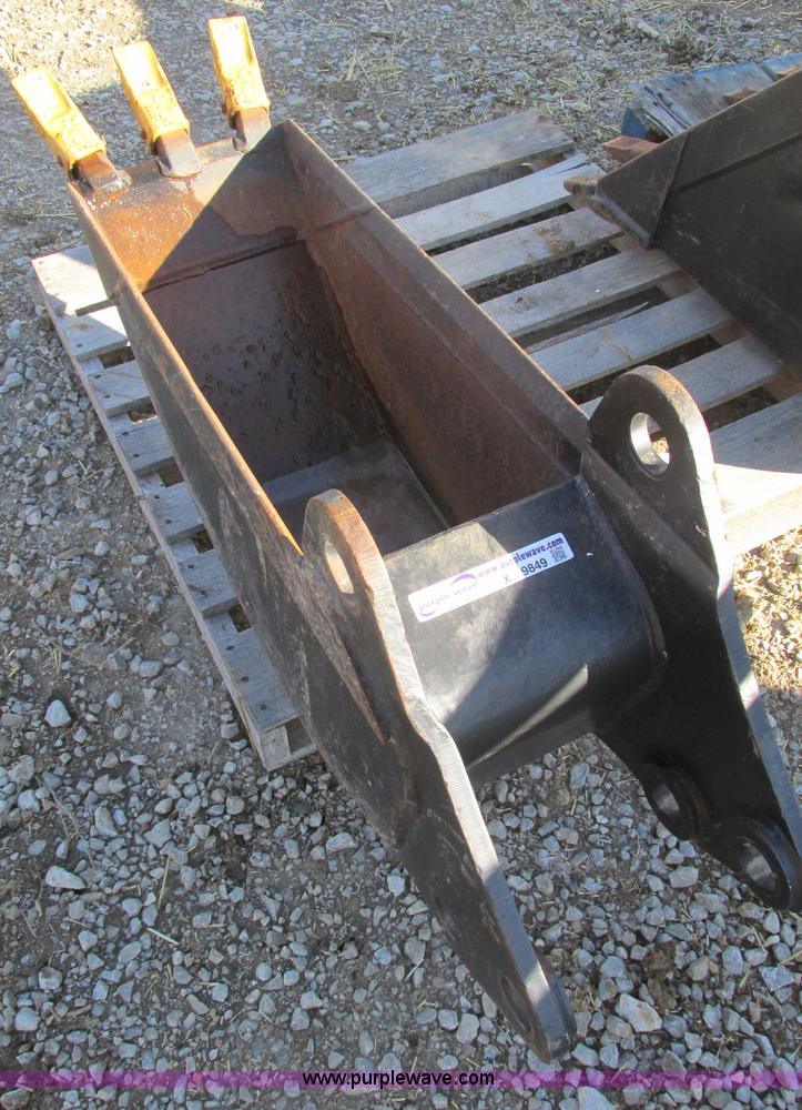 image for item X9849 12"W bucket for Caterpillar 416 excavator