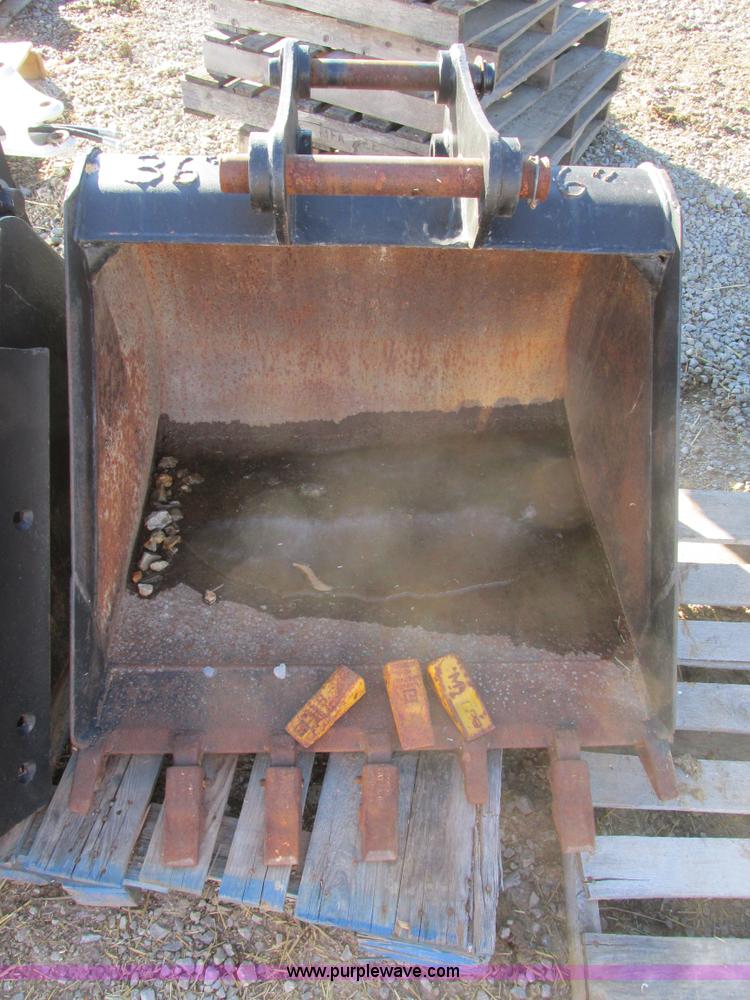 image for item X9850 36"W bucket for Caterpillar 416 excavator