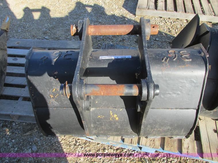 image for item X9850 36"W bucket for Caterpillar 416 excavator
