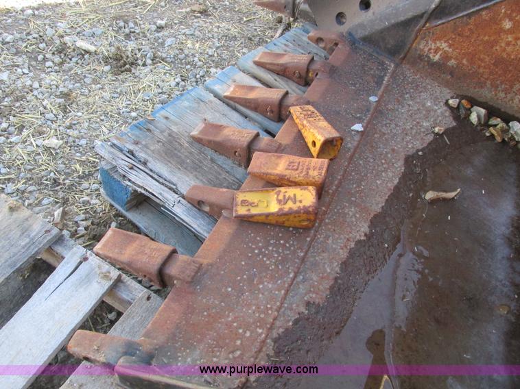 image for item X9850 36"W bucket for Caterpillar 416 excavator