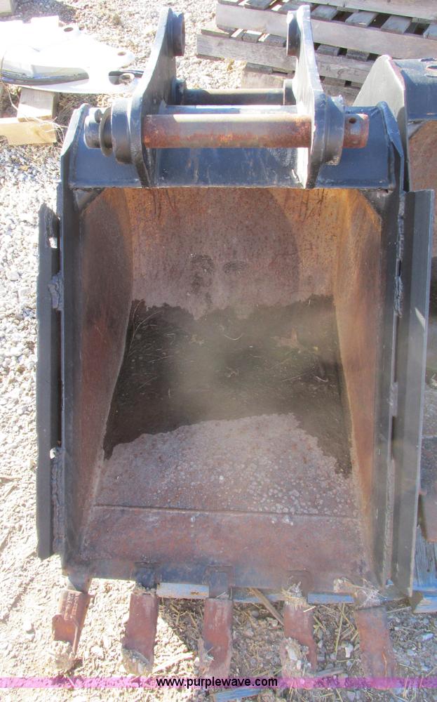 image for item X9851 24"W bucket for Caterpillar 416 excavator