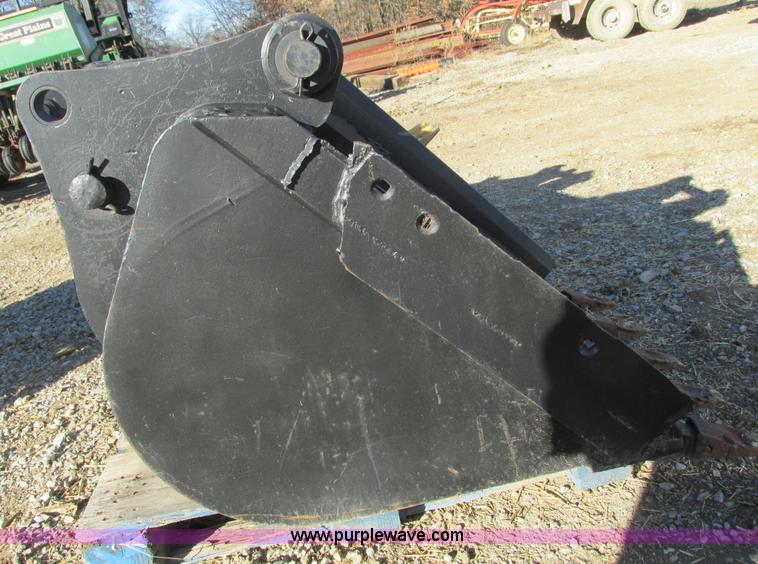 image for item X9851 24"W bucket for Caterpillar 416 excavator