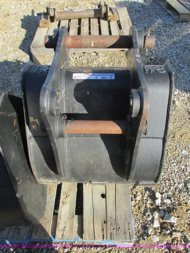 image for item X9851 24"W bucket for Caterpillar 416 excavator