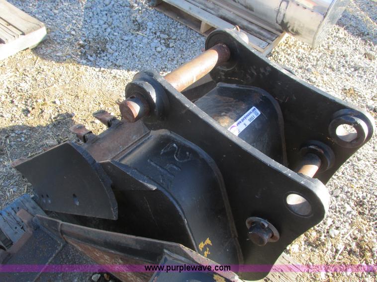image for item X9851 24"W bucket for Caterpillar 416 excavator