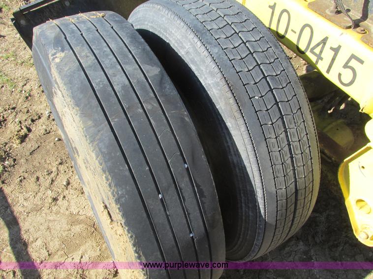 image for item X9866 2007 Hyundia converter dolly