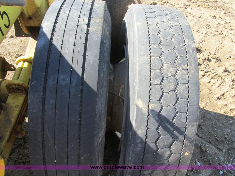 image for item X9866 2007 Hyundia converter dolly