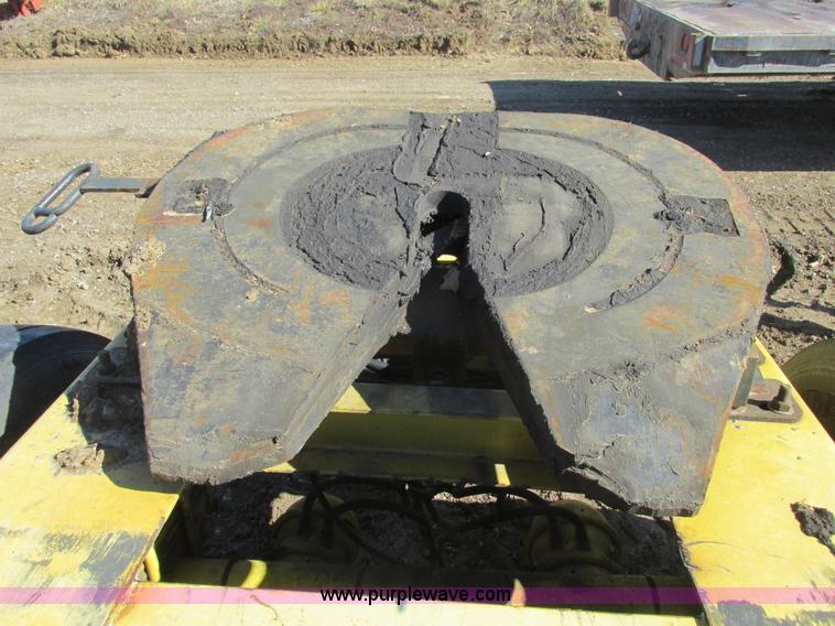 image for item X9866 2007 Hyundia converter dolly