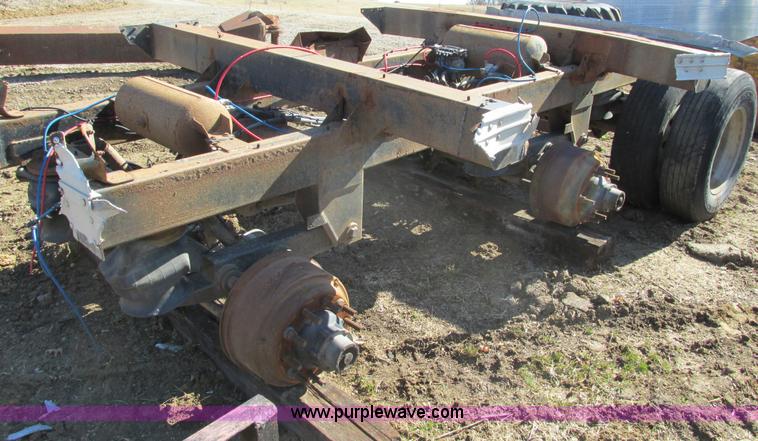 image for item X9870 Triple axle frame cut-off semi trailer