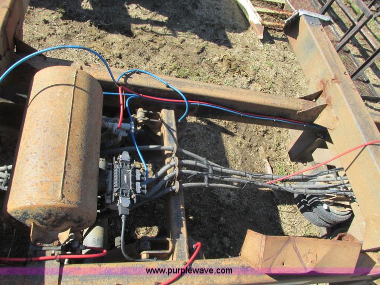 image for item X9870 Triple axle frame cut-off semi trailer