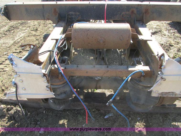 image for item X9870 Triple axle frame cut-off semi trailer