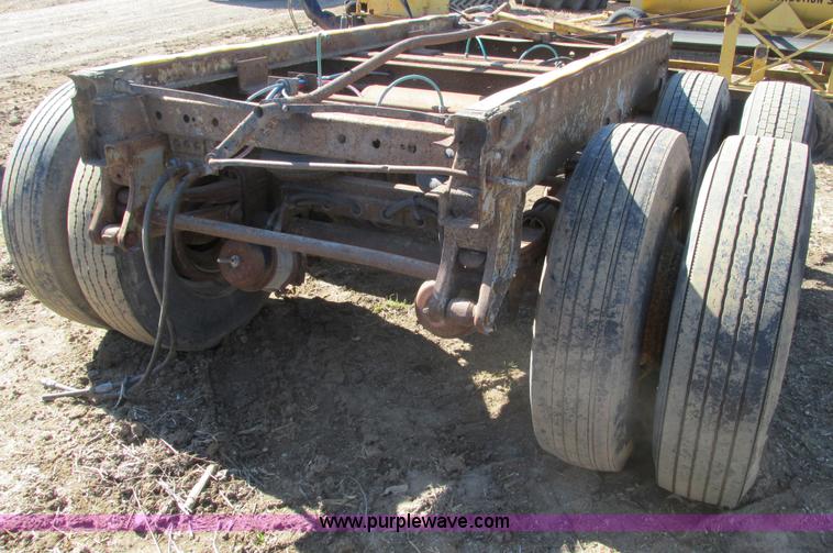 image for item X9874 Double axle frame cut-off semi trailer