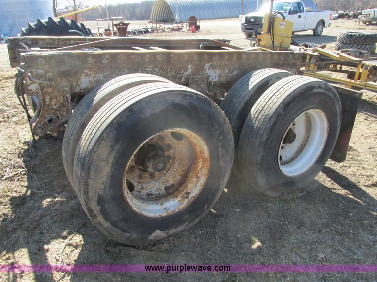 image for item X9874 Double axle frame cut-off semi trailer