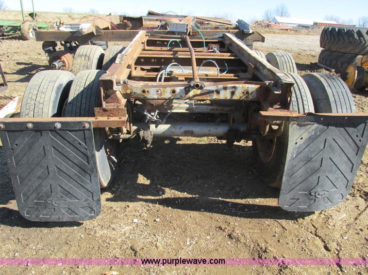 image for item X9874 Double axle frame cut-off semi trailer