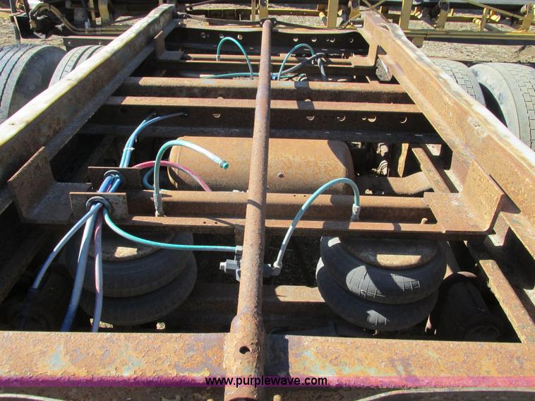 image for item X9874 Double axle frame cut-off semi trailer