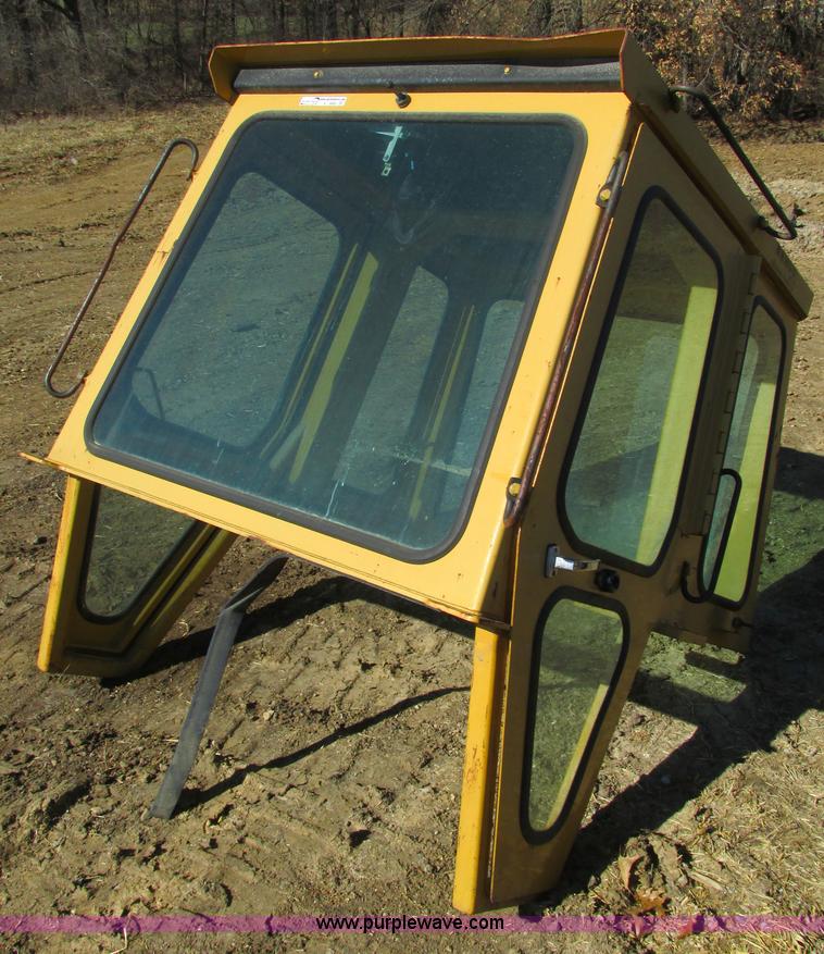 image for item X9885 Cab removed from Caterpillar 963A loader