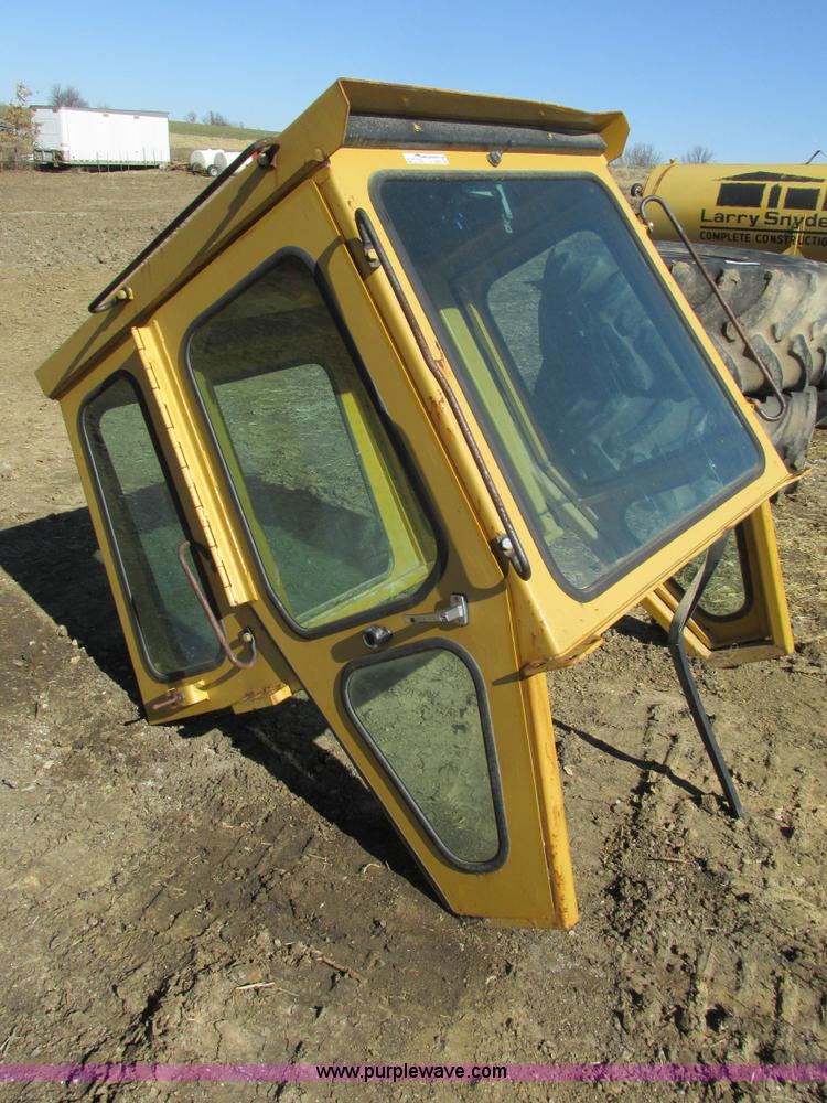 image for item X9885 Cab removed from Caterpillar 963A loader