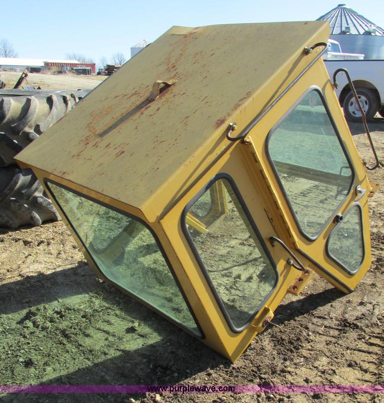 image for item X9885 Cab removed from Caterpillar 963A loader