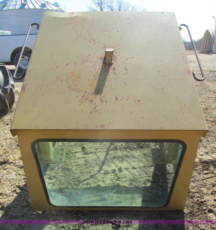 image for item X9885 Cab removed from Caterpillar 963A loader