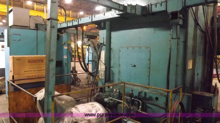 image for item Y9475 1982 Bullard Dynatape vertical boring mill