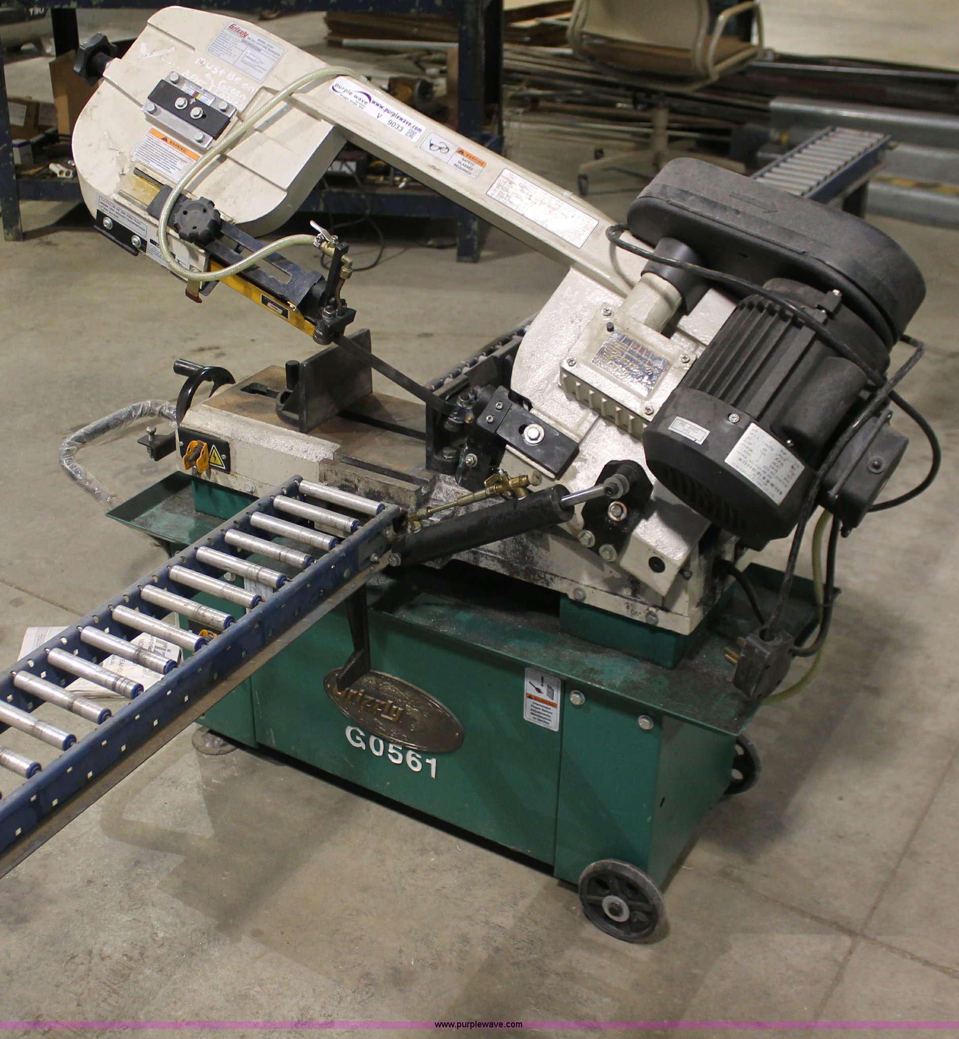 Grizzly G0561 metal cutting bandsaw in Hesston, KS Item V9033 sold