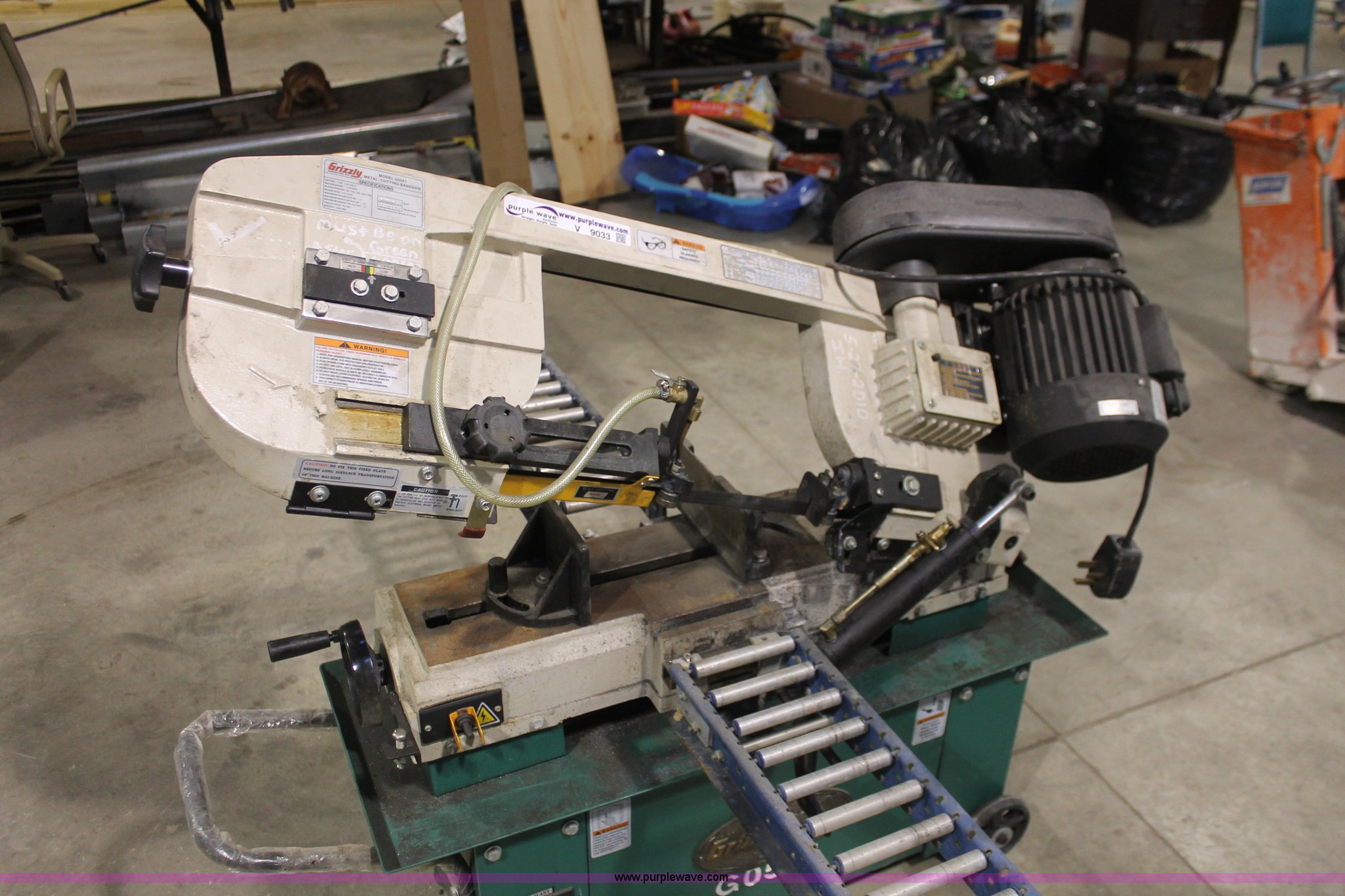 Grizzly G0561 metal cutting bandsaw in Hesston, KS Item V9033 sold