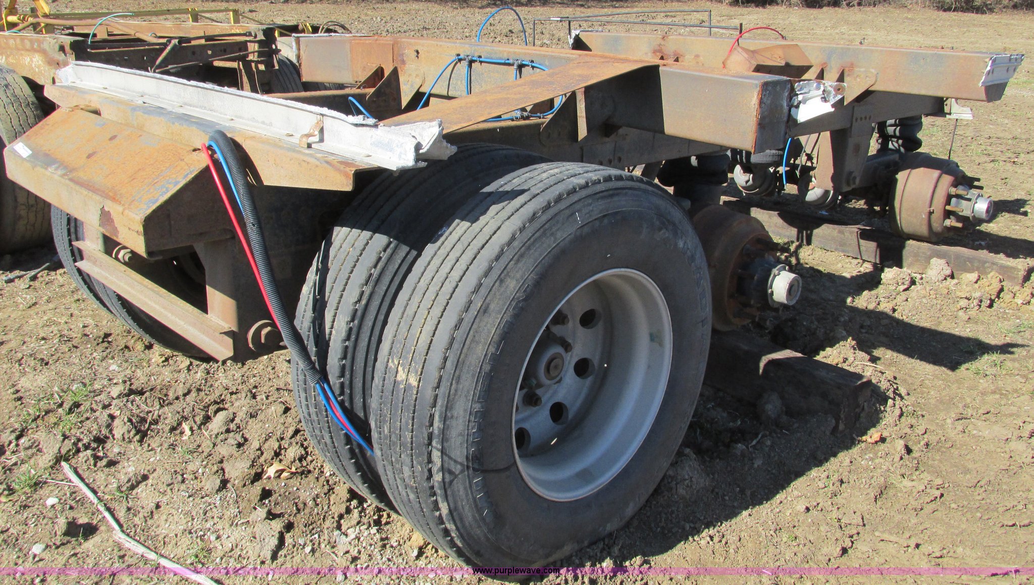 Triple axle frame cutoff semi trailer in Higginsville, MO Item X9870