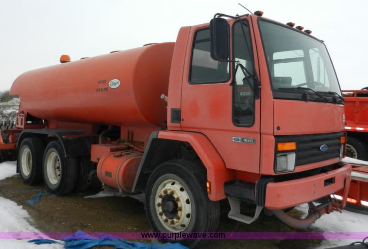 image for item A3923 1993 Ford 8000 street flusher truck