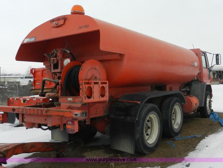 image for item A3923 1993 Ford 8000 street flusher truck