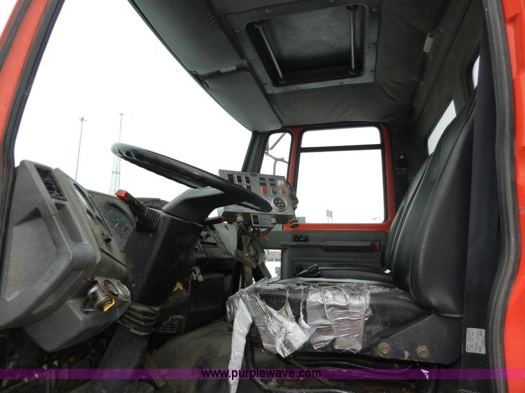 image for item A3923 1993 Ford 8000 street flusher truck