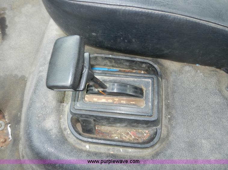 image for item A3923 1993 Ford 8000 street flusher truck