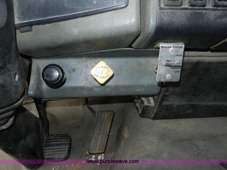image for item A3923 1993 Ford 8000 street flusher truck