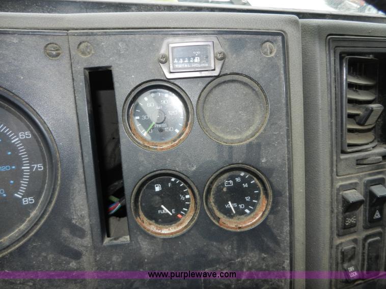 image for item A3923 1993 Ford 8000 street flusher truck